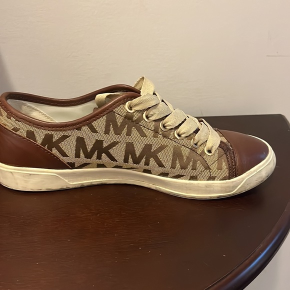 Micheal Kors tennyshoes - Picture 6 of 6